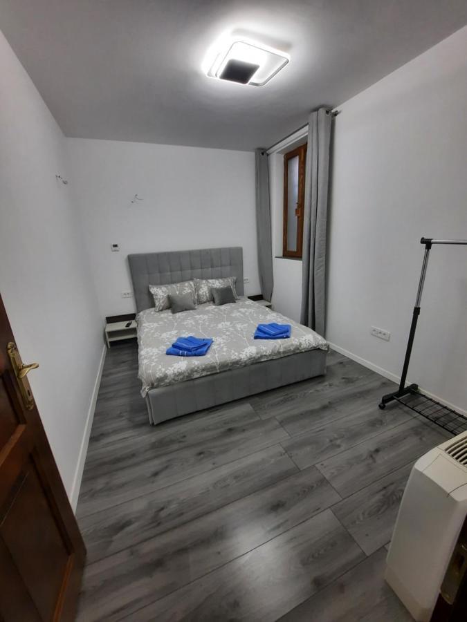 House Side By Side Apartment Brasov Exterior photo