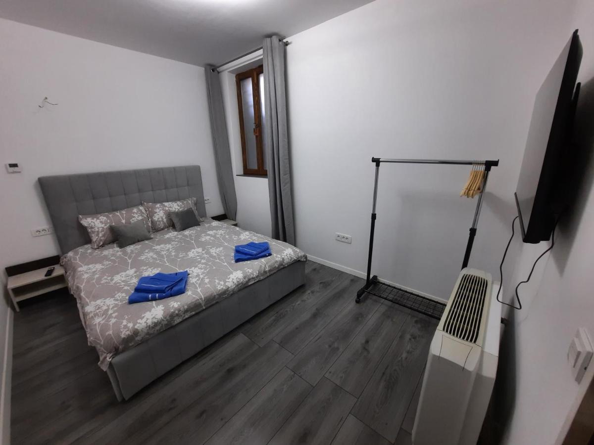 House Side By Side Apartment Brasov Exterior photo
